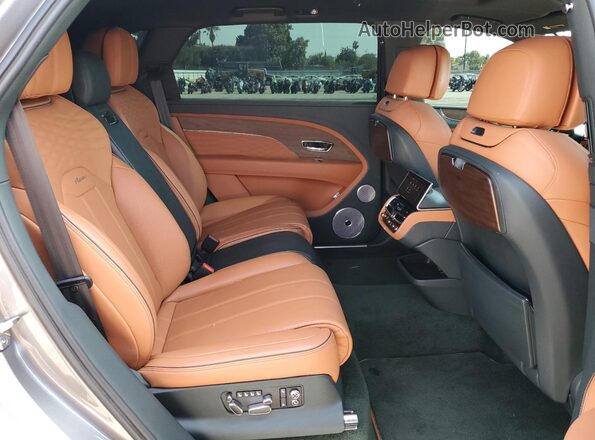 SJAHT2ZV3RC025136 2024 BENTLEY BENTAYGA Gray Rear interior view