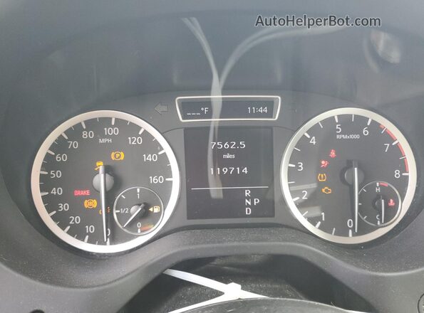 SJKCH5CP4JA055913 2018 INFINITI QX30 Silver 