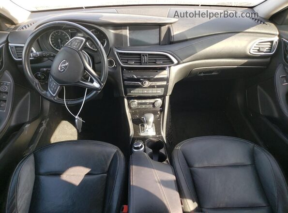 SJKCH5CPXJA057522 2018 INFINITI QX30 Silver 
