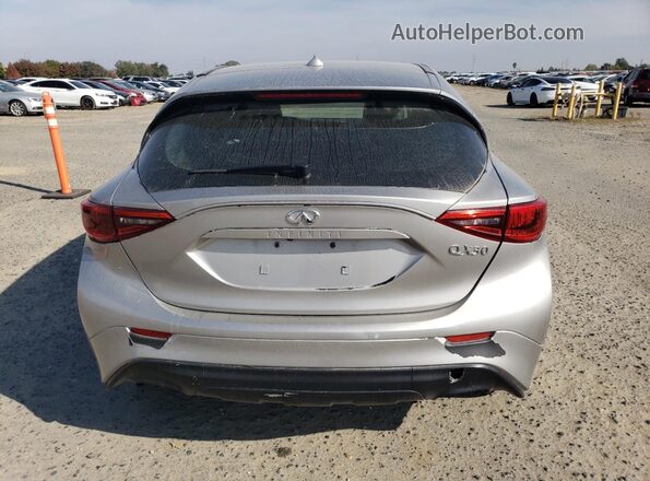 SJKCH5CPXJA057522 2018 INFINITI QX30 Silver 