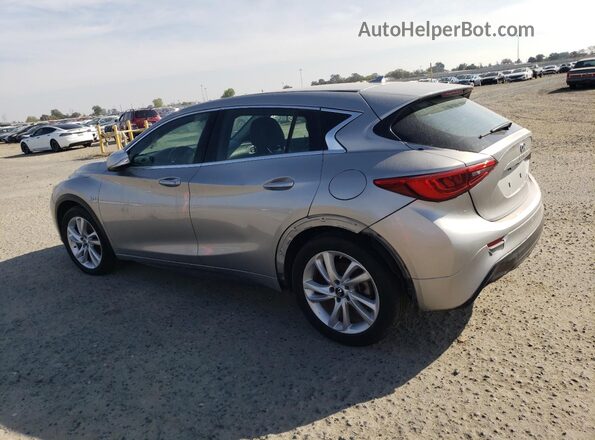 SJKCH5CPXJA057522 2018 INFINITI QX30 Silver 