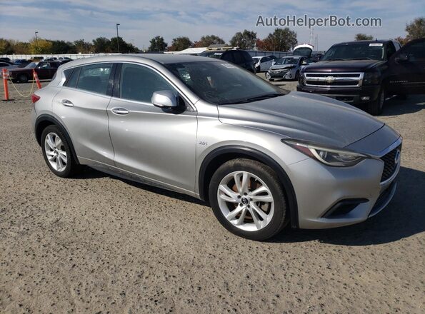 SJKCH5CPXJA057522 2018 INFINITI QX30 Silver 