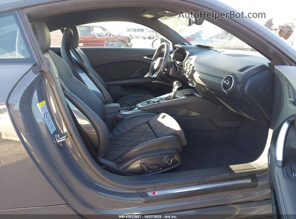 TRUC5AFV0J1006065 2018 AUDI TT Gray Вид салону спереду