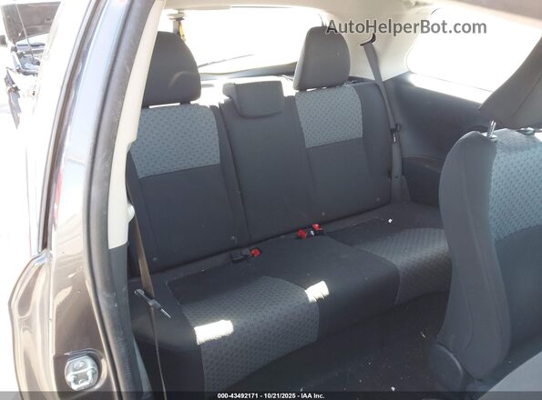 VNKJTUD30GA061304 2016 TOYOTA YARIS Серый Вид наклейки с VIN-кодом