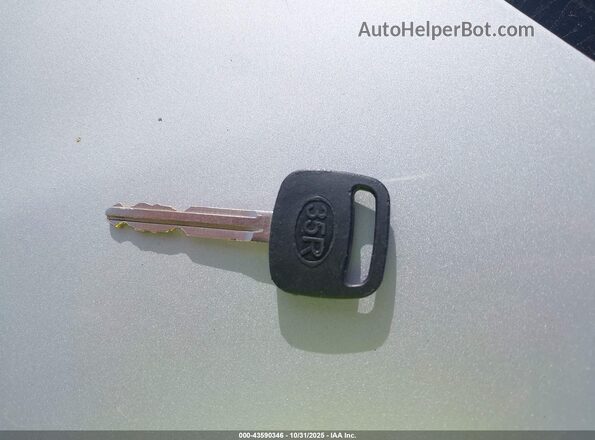 VNKKTUD30GA062814 2016 TOYOTA YARIS Серебряный Вид панели приборов