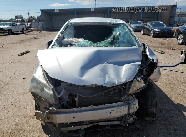 VNKKTUD38GA066643 2016 TOYOTA YARIS Серебряный Вид спереди