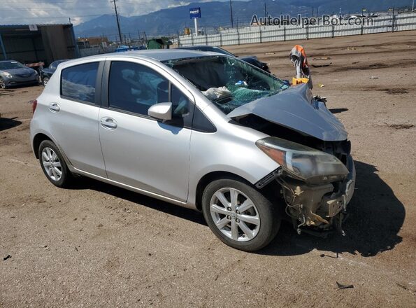 VNKKTUD38GA066643 2016 TOYOTA YARIS Серебряный Передняя правая четверть