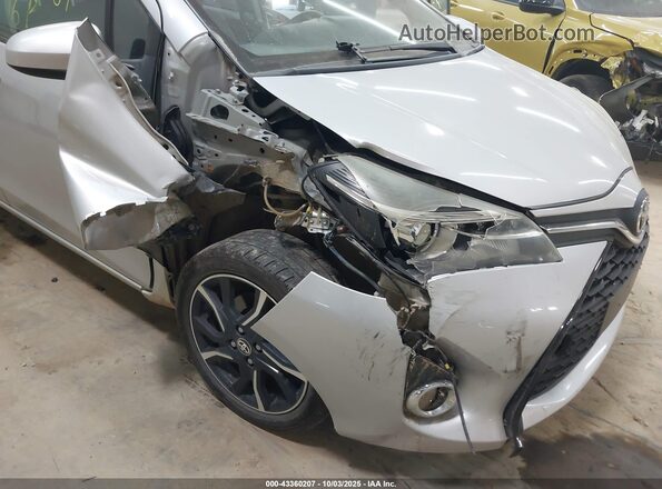 VNKKTUD39GA064044 2016 TOYOTA YARIS Silver წინა ხედი