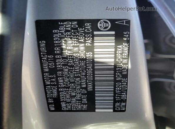 VNKKTUD39GA070135 2016 TOYOTA YARIS Silver VIN კოდის სტიკერის ხედი