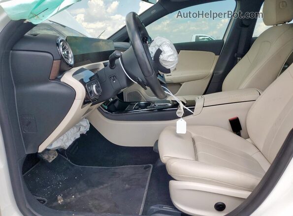 W1K3G4EB2MJ283856 2021 MERCEDES-BENZ A White Widok wnętrza z przodu