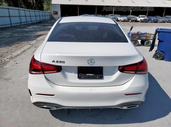 W1K3G4EB3NJ341927 2022 MERCEDES-BENZ A White Вид ззаду