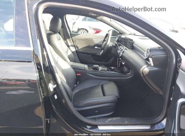 W1K3G4EB6MJ296139 2021 MERCEDES-BENZ A 220 Black Widok wnętrza z przodu