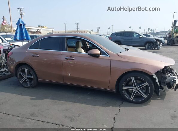 W1K3G4EB6MJ309293 2021 MERCEDES-BENZ A 220 Brown Панорамний вид салону 360°