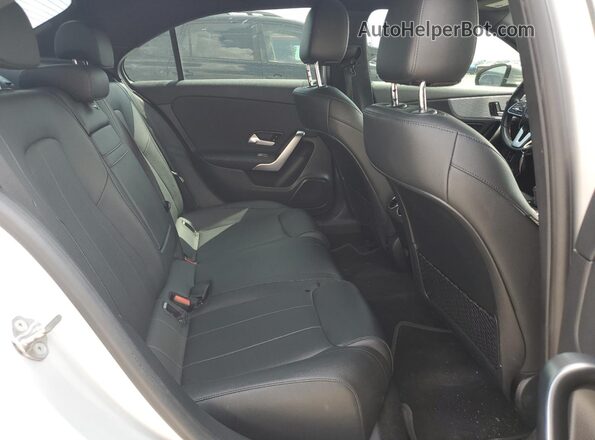 W1K3G4EB7NJ338402 2022 MERCEDES-BENZ A Silver Widok tylnych siedzeń