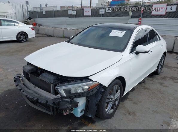 W1K3G4EB9LJ224916 2020 MERCEDES-BENZ A 220 White Widok z przodu