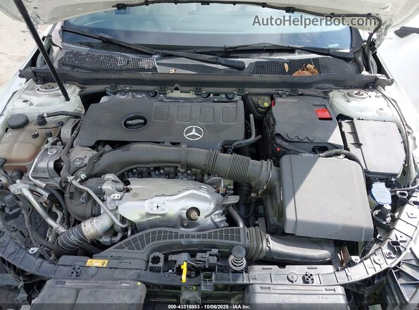 W1K3G4EB9LJ224916 2020 MERCEDES-BENZ A 220 White Widok z tyłu