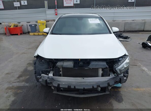 W1K3G4EB9LJ224916 2020 MERCEDES-BENZ A 220 White Widok wnętrza z tyłu