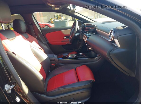 W1K3G4EB9MJ299469 2021 MERCEDES-BENZ A 220 Black Widok wnętrza z przodu