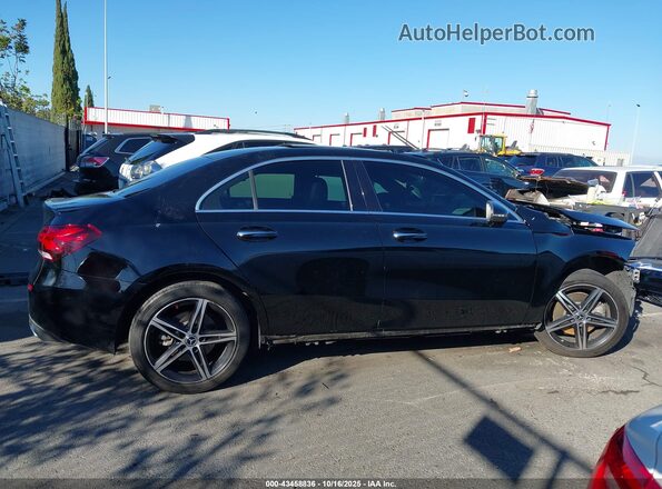 W1K3G4EBXMJ290697 2021 MERCEDES-BENZ A 220 Black Панорамний вид салону 360°