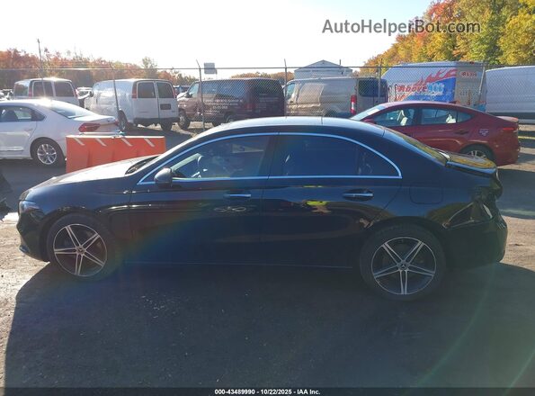 W1K3G4FB9MJ285571 2021 MERCEDES-BENZ A 220 Black სალონის 360-გრადუსიანი ხედი