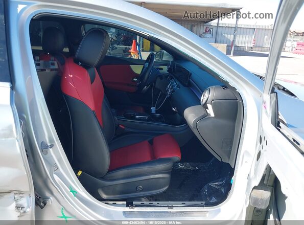 W1K3G4FBXMJ290150 2021 MERCEDES-BENZ A 220 Silver წინა სალონის ხედი