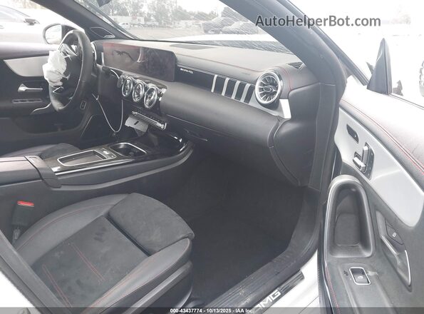 W1K5J5EB2SN512073 2025 MERCEDES-BENZ AMG CLA 45 White Widok wnętrza z przodu