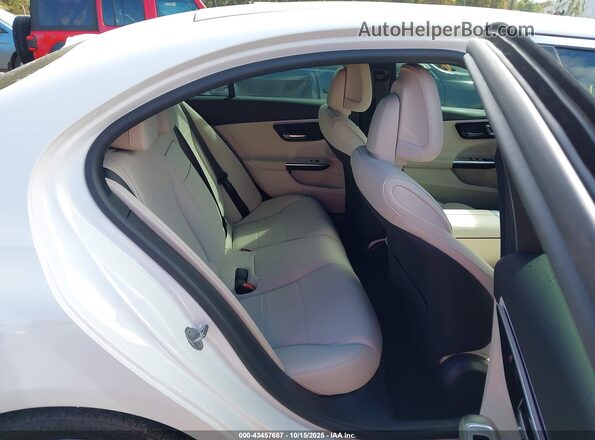 W1KAF4HB2NR064825 2022 MERCEDES-BENZ C-CLASS White VIN კოდის სტიკერის ხედი