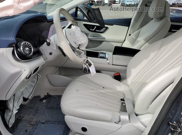 W1KEG2CBXRF047725 2024 MERCEDES-BENZ EQE Blue Вид салону спереду