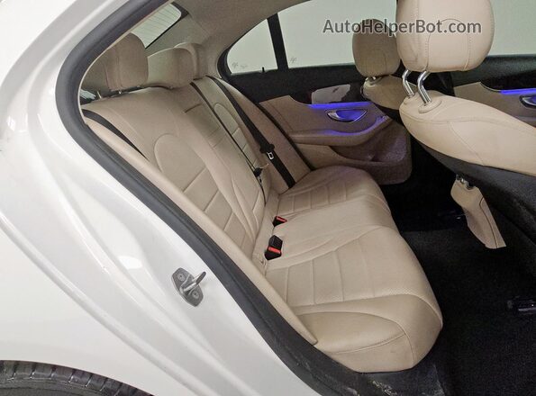 W1KWF8DB2MR641967 2021 MERCEDES-BENZ C White Vista de los asientos traseros
