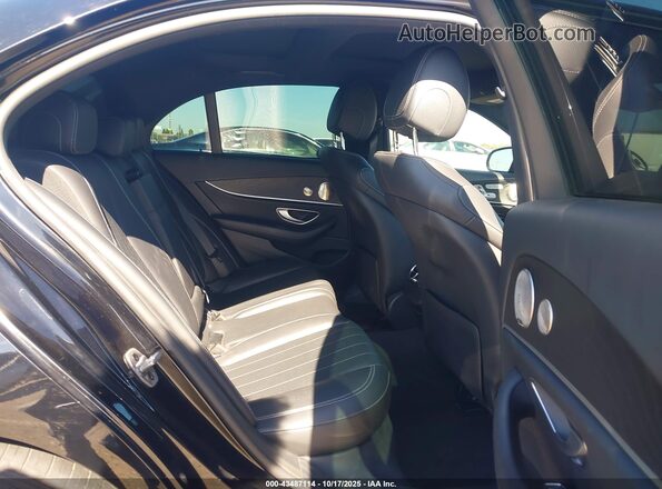 W1KZF8DB1NB070673 2022 MERCEDES-BENZ E-CLASS Black Widok naklejki z numerem VIN