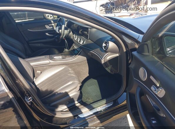 W1KZF8DB1NB070673 2022 MERCEDES-BENZ E-CLASS Black Widok wnętrza z przodu
