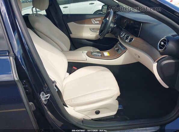 W1KZF8DB7NB090992 2022 MERCEDES-BENZ E-CLASS Dark Blue Widok wnętrza z przodu