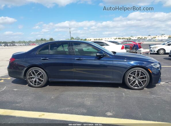 W1KZF8DB7NB090992 2022 MERCEDES-BENZ E-CLASS Dark Blue Widok wnętrza z tyłu