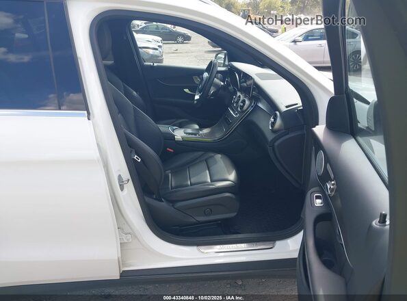 W1N0G8EB1LF806945 2020 MERCEDES-BENZ GLC 300 White წინა სალონის ხედი