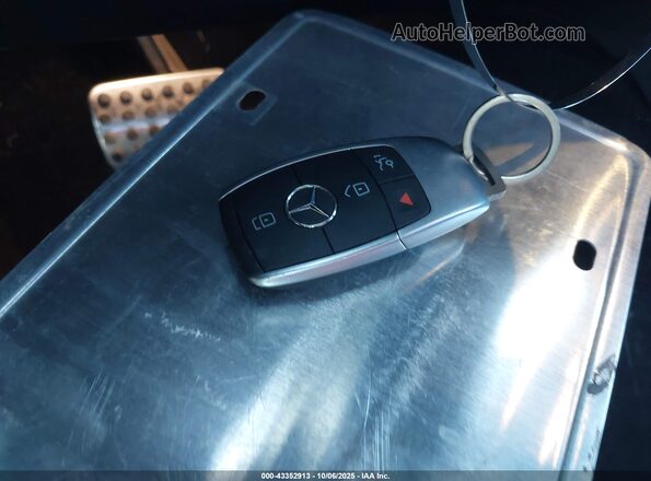 W1N0G8EB4LF830317 2020 MERCEDES-BENZ GLC 300 White Вид панелі приладів