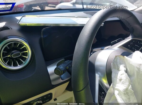 W1N4M4GB8SW402474 2025 MERCEDES-BENZ GLB-CLASS White Vista interior de 360 grados
