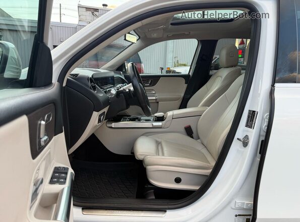 W1N4M4HB9LW055219 2020 MERCEDES-BENZ GLB-CLASS White Engine compartment view