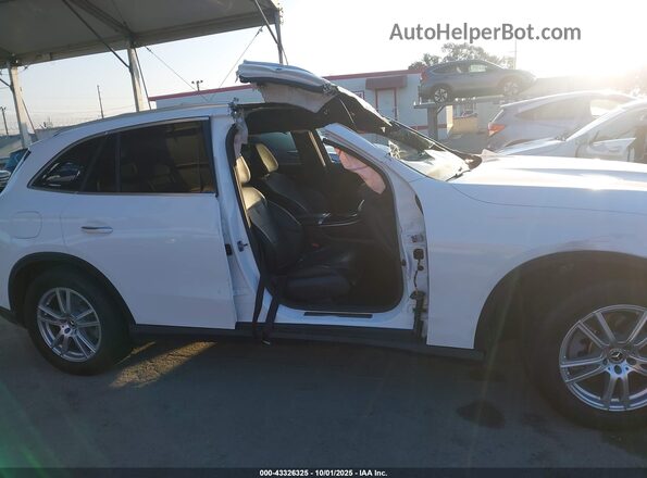 W1NKM4HB2PF027761 2023 MERCEDES-BENZ GLC 300 White Widok wnętrza z tyłu