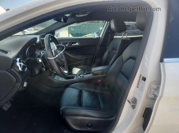 W1NTG4EB1LU030317 2020 MERCEDES-BENZ GLA White Front interior view