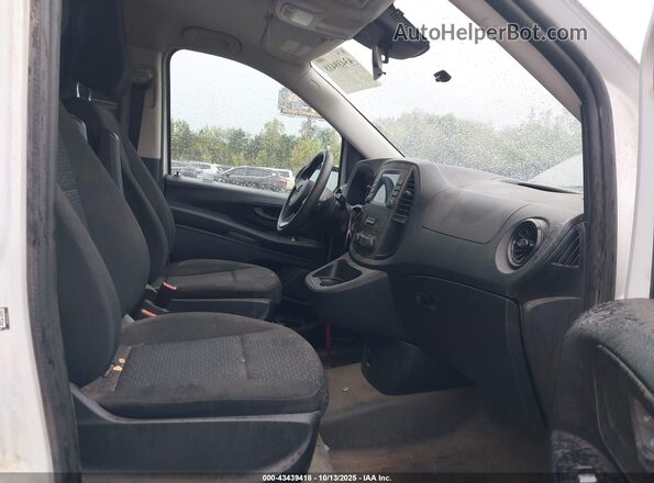 W1YV0BEY2N3964584 2022 MERCEDES-BENZ METRIS White Widok wnętrza z przodu