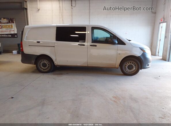 W1YV0BEY2N3964584 2022 MERCEDES-BENZ METRIS White Widok wnętrza z tyłu