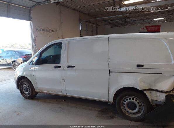 W1YV0BEY2N3964584 2022 MERCEDES-BENZ METRIS White Widok wnętrza 360 stopni