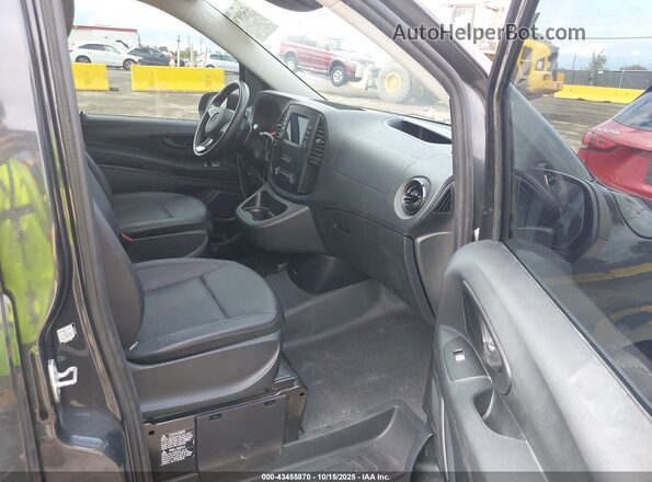 W1YV0CEY9M3875423 2021 MERCEDES-BENZ METRIS Black Front interior view