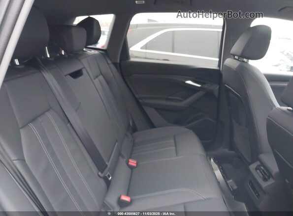 WA114BGF1SA063243 2025 AUDI Q6 E-TRON Black Vista de la etiqueta del VIN
