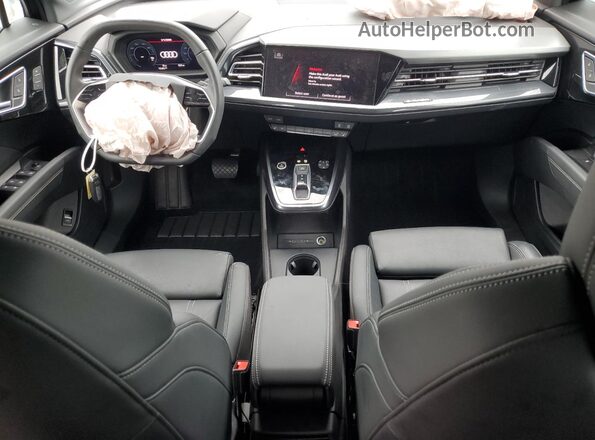 WA122BFZXPP060240 2023 AUDI Q4 Black Առջևի վահանակի տեսք