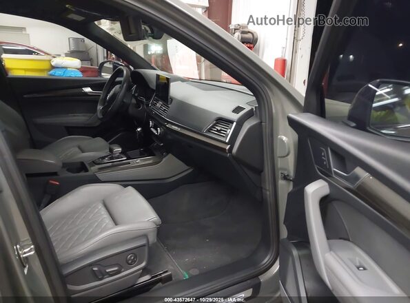 WA124AFY3P2118648 2023 AUDI SQ5 Green Widok wnętrza z przodu