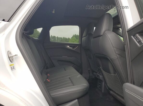 WA12UBFZ1SP001581 2025 AUDI Q4 White 