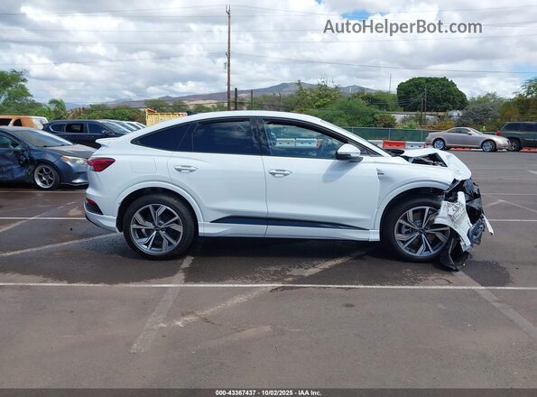 WA12UBFZ4SP040830 2025 AUDI Q4 White Widok wnętrza z tyłu