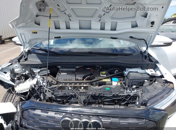 WA12UBFZ4SP040830 2025 AUDI Q4 White Widok z tyłu