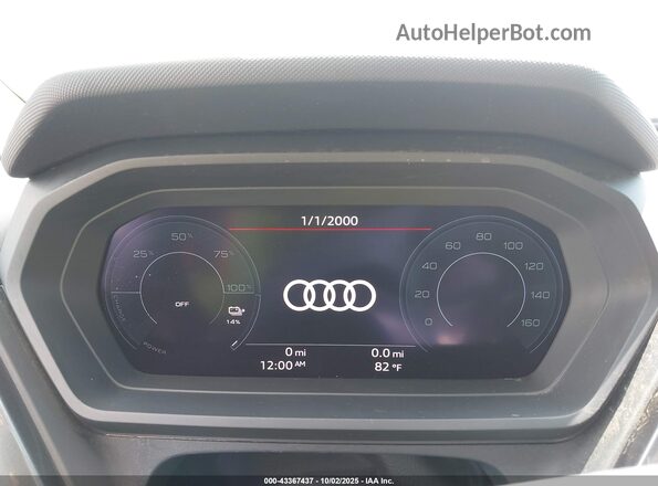 WA12UBFZ4SP040830 2025 AUDI Q4 White Widok tylnych siedzeń